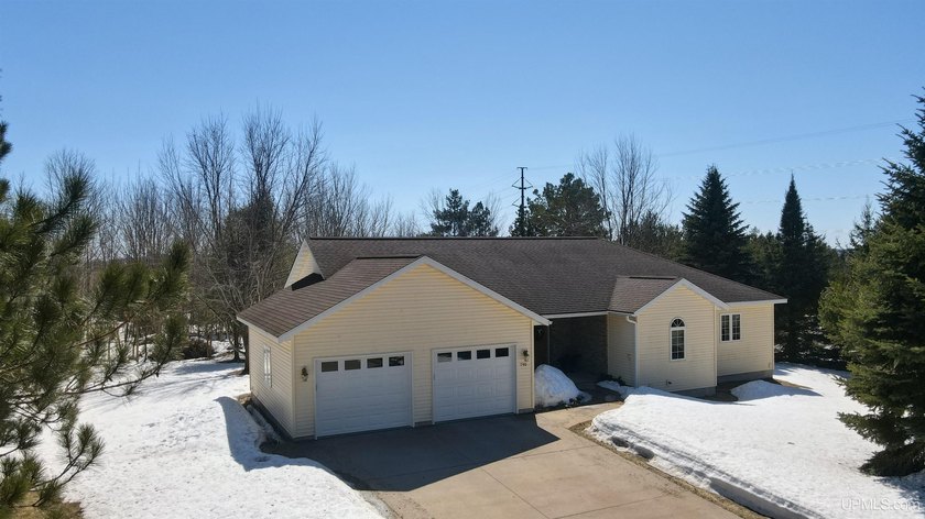 This lovely 3-bedroom, 2-bathroom home sits on a large - Beach Home for sale in Hancock, Michigan on Beachhouse.com