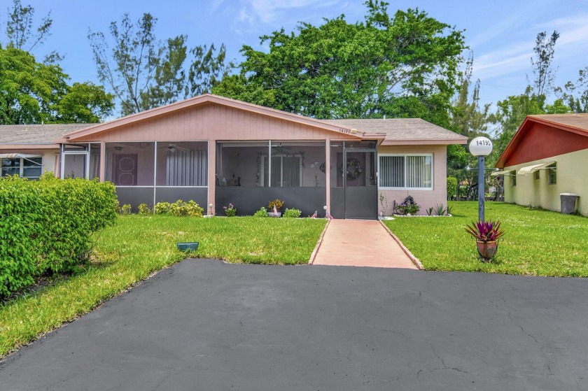 Comfort and convenience in this desirable 55+ Delray Villa Plat - Beach Home for sale in Delray Beach, Florida on Beachhouse.com