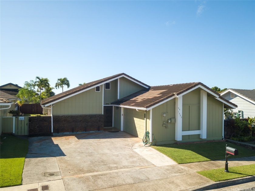 SINGLE-LEVEL home in excellent condition featuring an upgraded - Beach Home for sale in Waipahu, Hawaii on Beachhouse.com