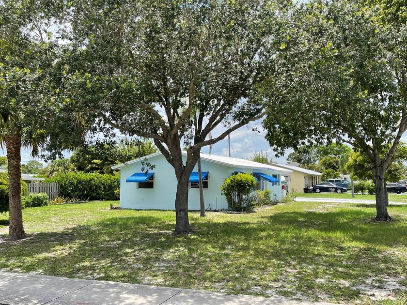 Come and see this updated classic Florida home. Bamboo Floors - Beach Home for sale in Jensen Beach, Florida on Beachhouse.com