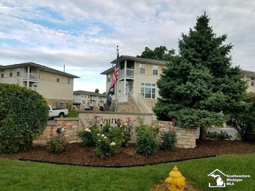 OPEN HOUSE SUNDAY APRIL 26TH 1PM TO 3PM... BEAUTIFUL AND - Beach Condo for sale in Luna Pier, Michigan on Beachhouse.com