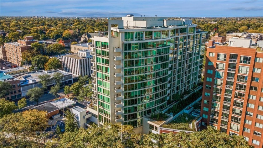 Bright, modern 3-bedroom, 3-bath residence in the highly - Beach Home for sale in Evanston, Illinois on Beachhouse.com