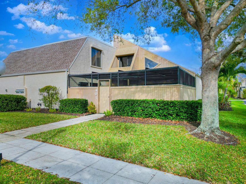 Welcome Home to your Florida Living oasis! Located within close - Beach Home for sale in Port Saint Lucie, Florida on Beachhouse.com