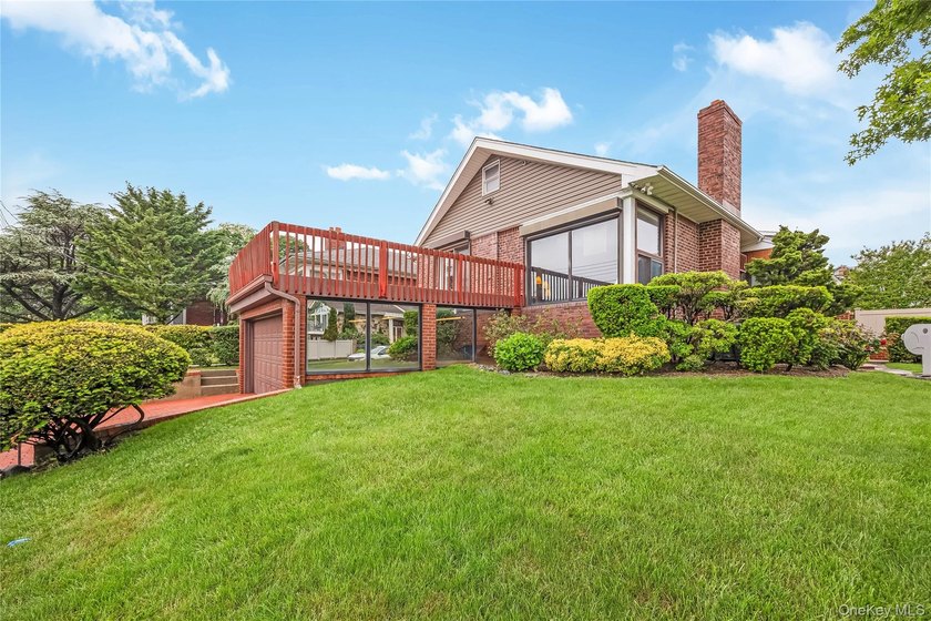 Welcome to this stunning split-level home located in the - Beach Home for sale in Beechhurst, New York on Beachhouse.com