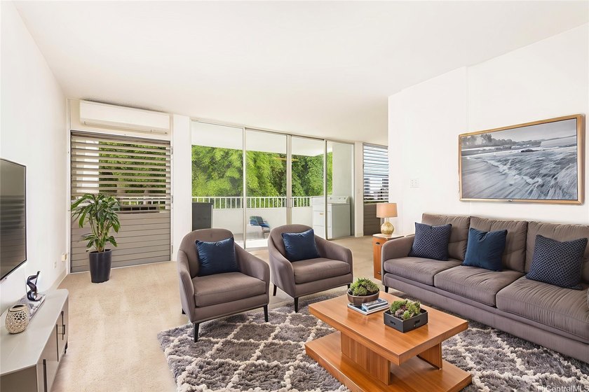 This Spacious 2 bed/2bath in the heart of Honolulu with an - Beach Condo for sale in Honolulu, Hawaii on Beachhouse.com