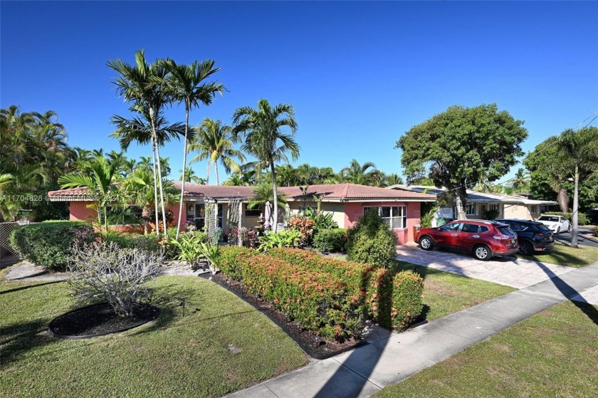 Spacious 2184 sqft waterfront home with dock & beautiful sunset - Beach Home for sale in Fort Lauderdale, Florida on Beachhouse.com