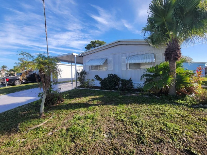 Whether you're looking to downsize or need extra space, this - Beach Home for sale in West Palm Beach, Florida on Beachhouse.com