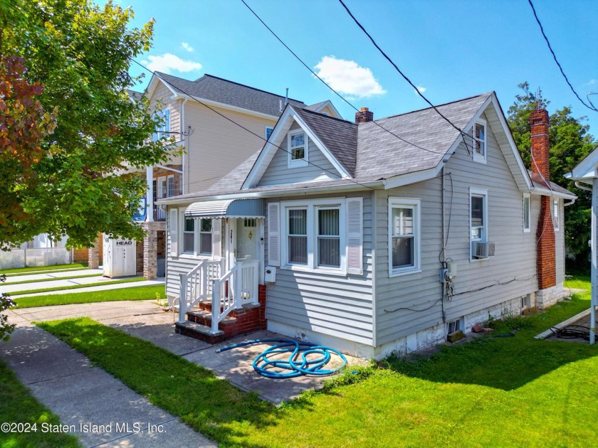 This expansive 2-bedroom ranch, located in the heart of Midland - Beach Home for sale in Staten Island, New York on Beachhouse.com