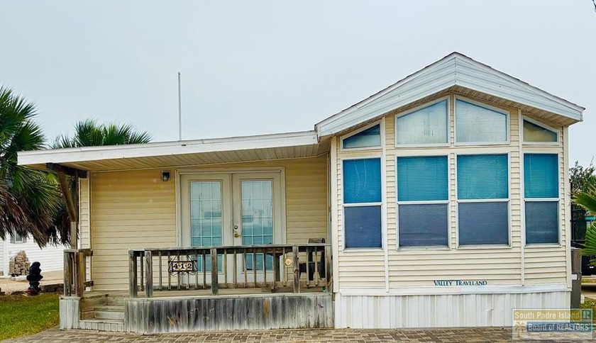 Quaint, Cozy and Comfortable, this 1/1 park model is turn key - Beach Home for sale in Port Isabel, Texas on Beachhouse.com