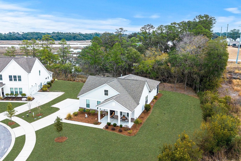 Situated on a private cul-de-sac lot, this home offers - Beach Home for sale in Beaufort, South Carolina on Beachhouse.com