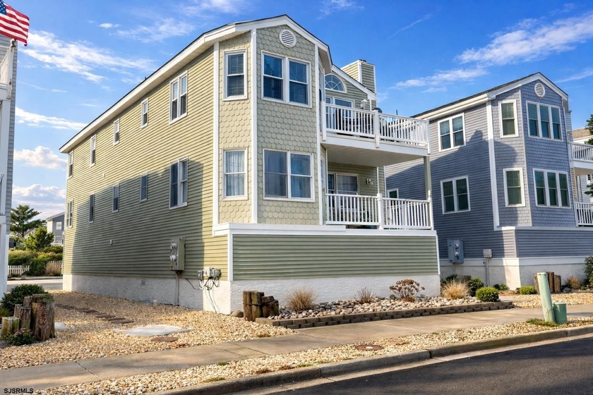 Roomy 3 bedroom 2 bath top floor condo with bay views. Front - Beach Condo for sale in Ocean City, New Jersey on Beachhouse.com