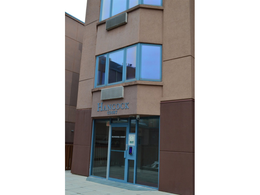 Welcome to waterfront living at 403 Hancock Court in - Beach Condo for sale in Edgewater, New Jersey on Beachhouse.com