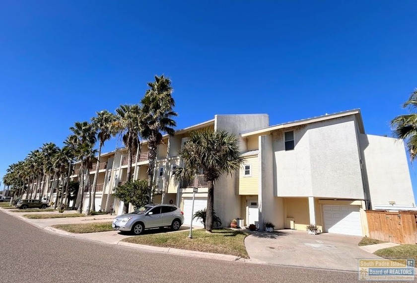 Prime waterfront townhome offers easy access to nearby dining - Beach Townhome/Townhouse for sale in Port Isabel, Texas on Beachhouse.com
