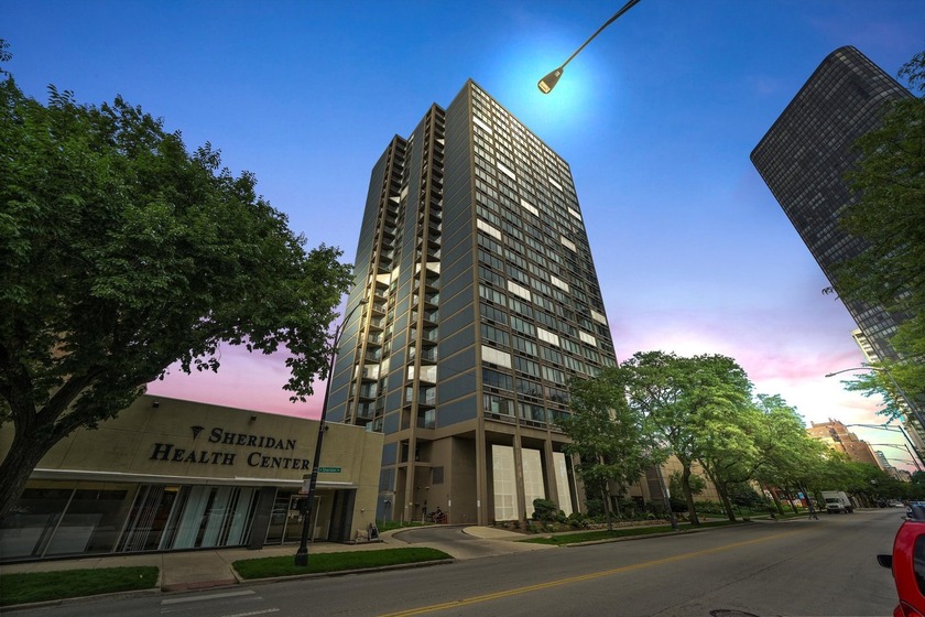 Welcome to The Metropolitan Condominiums, one of Edgewater - Beach Condo for sale in Chicago, Illinois on Beachhouse.com