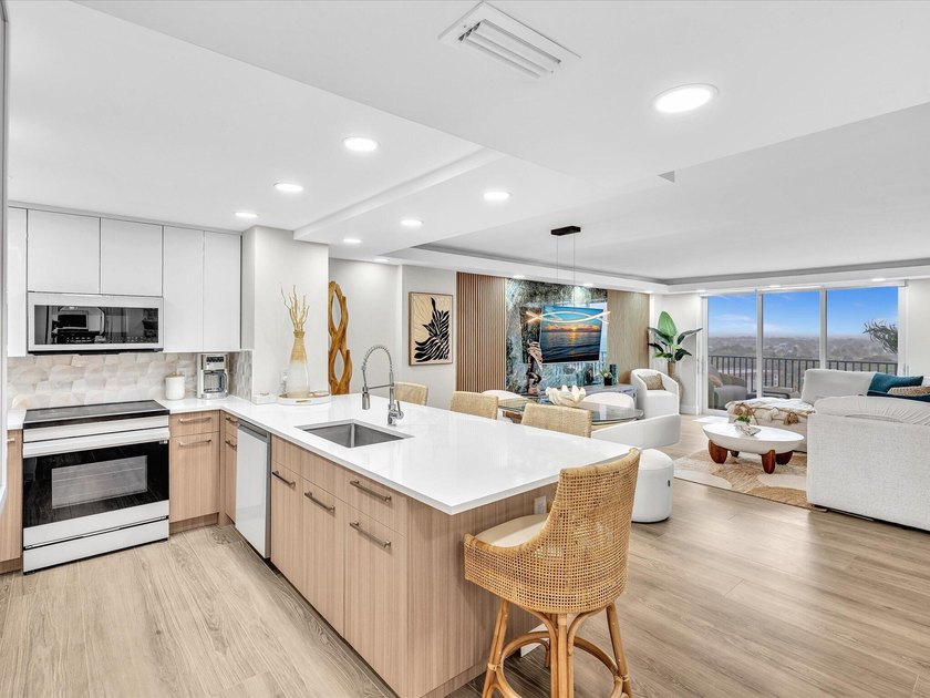 From furniture to flatware, everything is included-offering a - Beach Condo for sale in Hillsboro Beach, Florida on Beachhouse.com