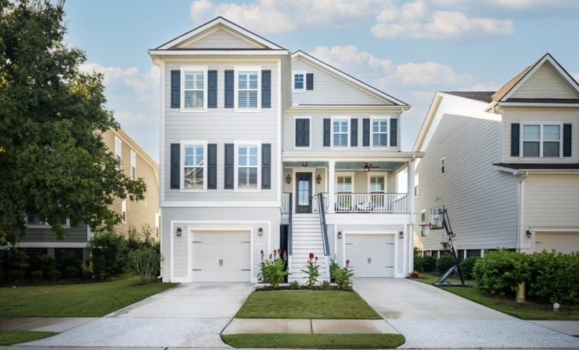 Located in the Oyster Point subdivision of Mount Pleasant, this - Beach Home for sale in Mount Pleasant, South Carolina on Beachhouse.com