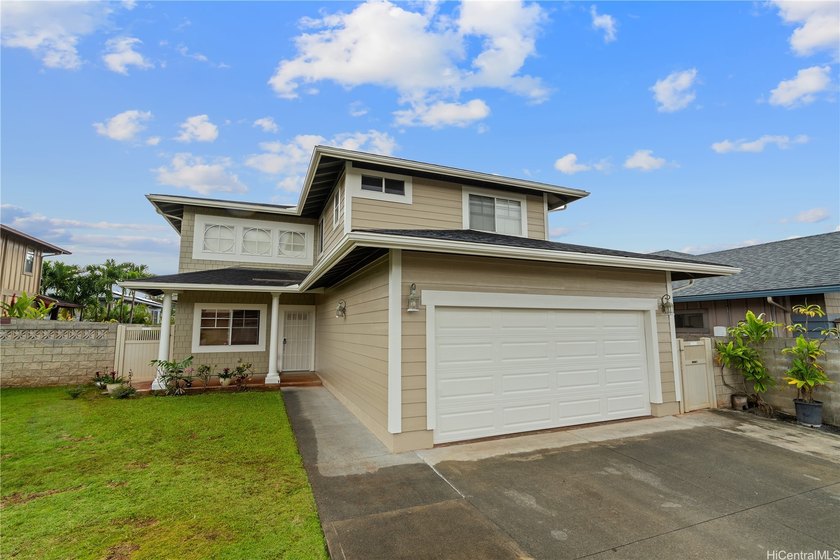 Savor the perfect combination of space and comfort in this - Beach Home for sale in Mililani, Hawaii on Beachhouse.com