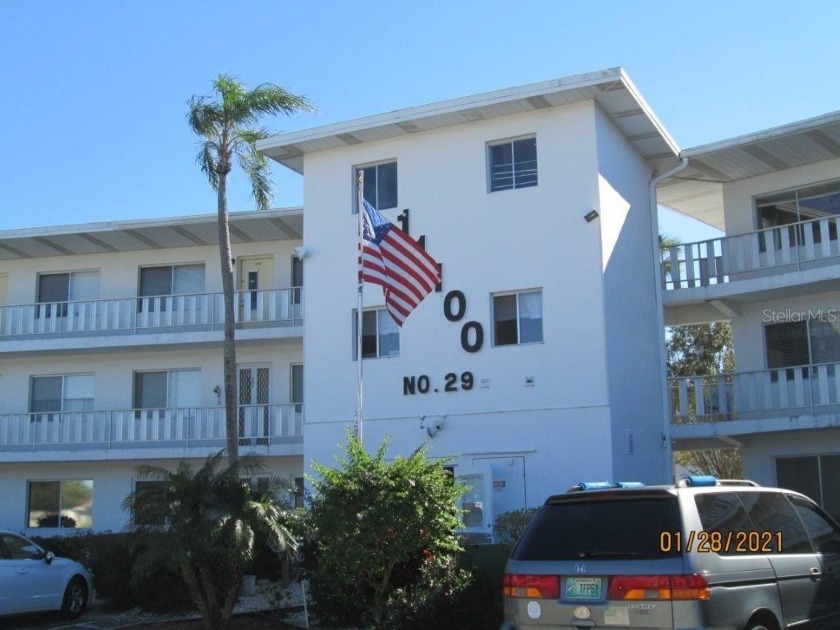 WELCOME TO YOUR NEW HOME.  WELL MAINTAINED BY THE PREVIOUS OWNER - Beach Condo for sale in Seminole, Florida on Beachhouse.com