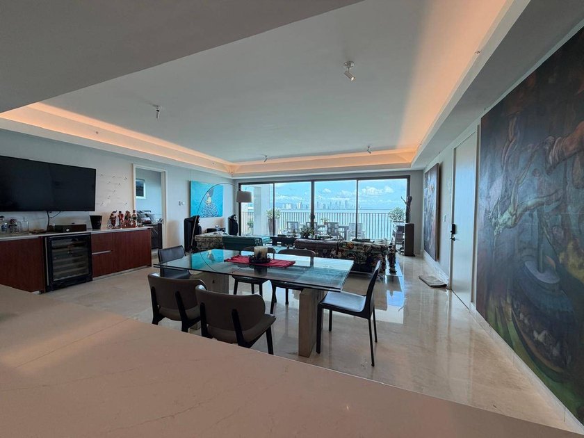 This elegant 211 m2 (2,271 sq ft) three-bedroom residence is - Beach Home for sale in Panama City,  on Beachhouse.com