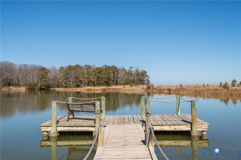 ALL !!!!!! points from here on.TURNKEY WATERFRONT FUN! Relax the - Beach Home for sale in Heathsville, Virginia on Beachhouse.com