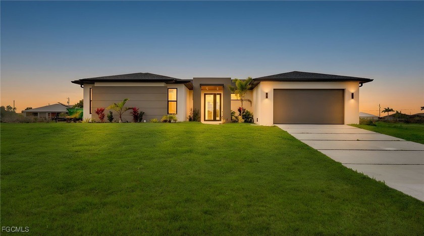 Beautiful home in Cape Coral offering a total of 4 bedrooms and - Beach Home for sale in Cape Coral, Florida on Beachhouse.com