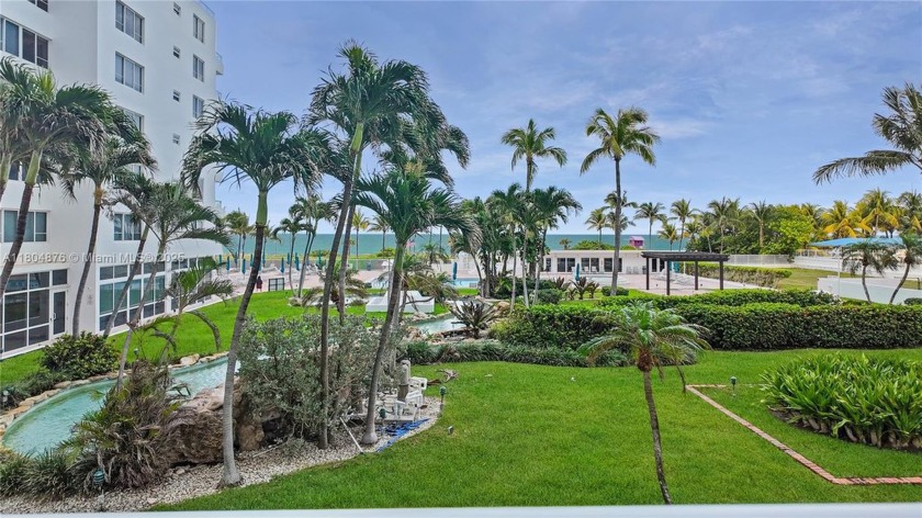 Direct ocean-facing 1BD/1.5BA in Carriage Club North on - Beach Condo for sale in Miami Beach, Florida on Beachhouse.com