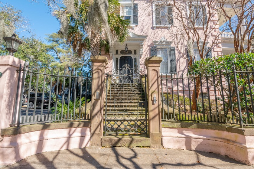 Don't miss your opportunity to preview this charming 3rd floor - Beach Home for sale in Charleston, South Carolina on Beachhouse.com