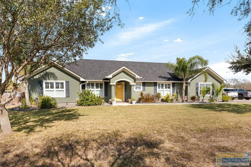 Discover this beautiful remodeled 3 bedroom & 2.5 bathroom home - Beach Home for sale in Bayview, Texas on Beachhouse.com
