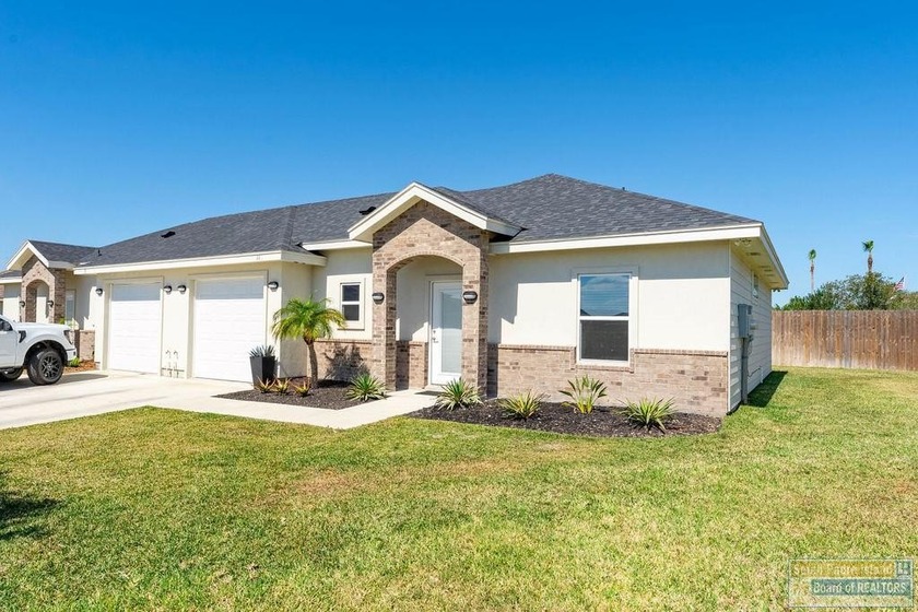 Welcome to 11 North Bay Hill, a beautifully crafted 2024 home - Beach Townhome/Townhouse for sale in Laguna Vista, Texas on Beachhouse.com