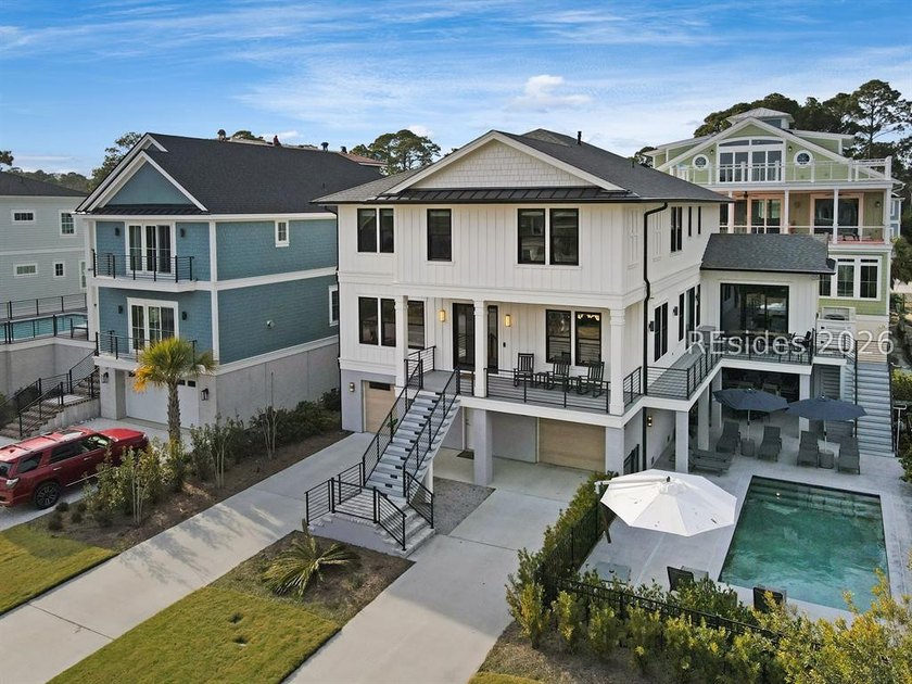 An uncompromising custom retreat just 1/10th mile from the beach - Beach Home for sale in Hilton Head Island, South Carolina on Beachhouse.com