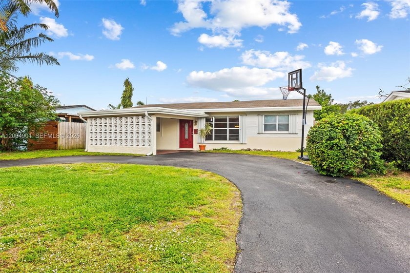 Tucked away in the heart of Hollywood, this beautifully - Beach Home for sale in Hollywood, Florida on Beachhouse.com