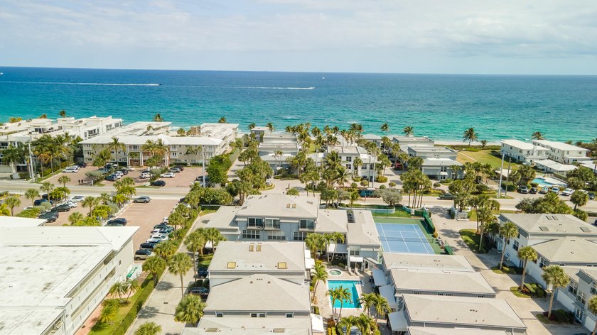 Beautiful tri level townhome on prestigious Hillsboro Mile!! 30 - Beach Townhome/Townhouse for sale in Hillsboro Beach, Florida on Beachhouse.com