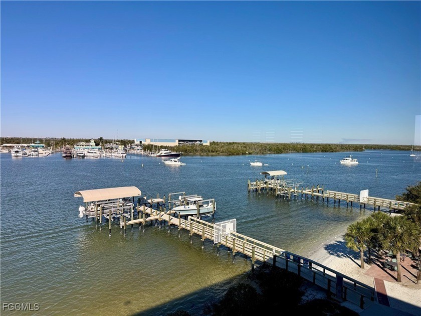 Beautiful totally updated DIRECT BAYFRONT corner unit!! 1721 sq - Beach Condo for sale in Fort Myers Beach, Florida on Beachhouse.com