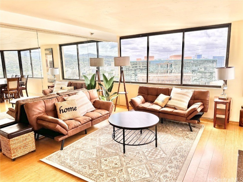 Legal Vacation. Beautiful views. Perfect place to live or for - Beach Condo for sale in Honolulu, Hawaii on Beachhouse.com