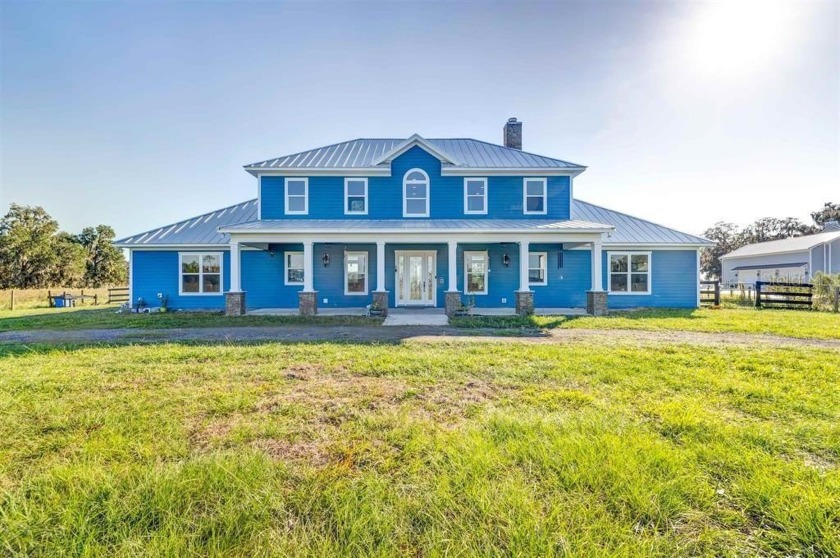 This is the one you've been waiting for! This large, Crescent - Beach Home for sale in Bunnell, Florida on Beachhouse.com