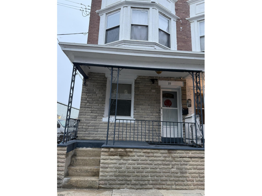 Investors delight.  This 5 bedroom house can easily be used as a - Beach Home for sale in Atlantic City, New Jersey on Beachhouse.com