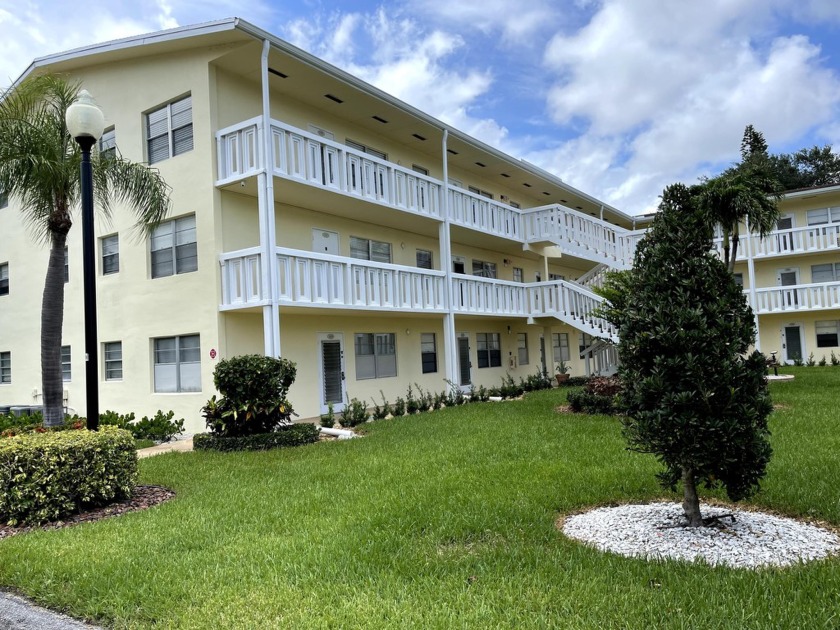 2/1.5,3rd floor,laminated in living area,,screened patio. NEW - Beach Condo for sale in Boca Raton, Florida on Beachhouse.com