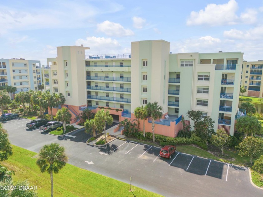 Luxurious Top-Floor South end, East to West,  Penthouse with - Beach Condo for sale in New Smyrna Beach, Florida on Beachhouse.com