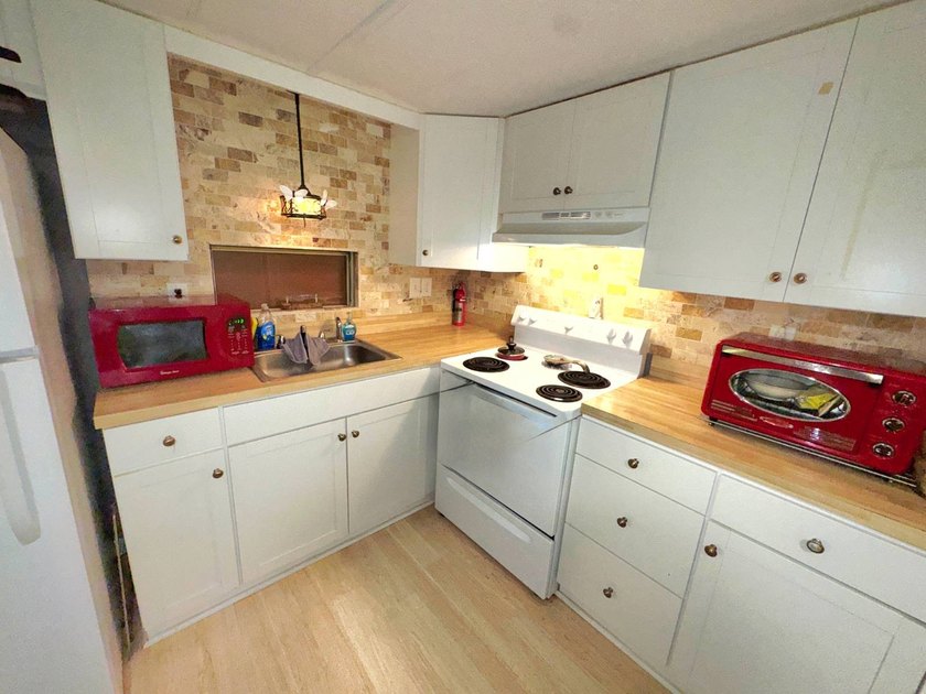 Immaculately maintained 1-bedroom, 2-bathroom residence - Beach Home for sale in Clearwater, Florida on Beachhouse.com