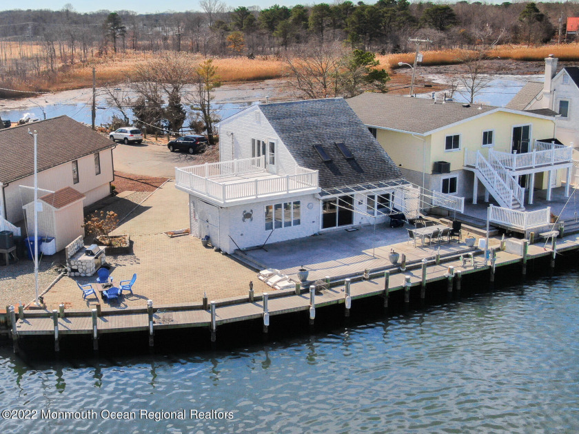 WATERFRONT LIVING AT ITS BEST!! This pristine 1650 sq/ft - Beach Home for sale in Toms River, New Jersey on Beachhouse.com