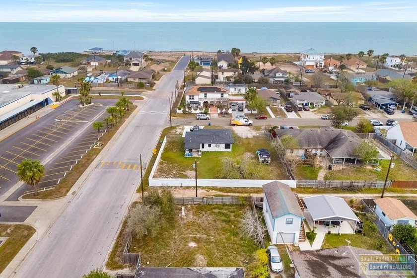 HUGE DOUBLE-LOT. This fully renovated property Sits just two - Beach Home for sale in Port Isabel, Texas on Beachhouse.com
