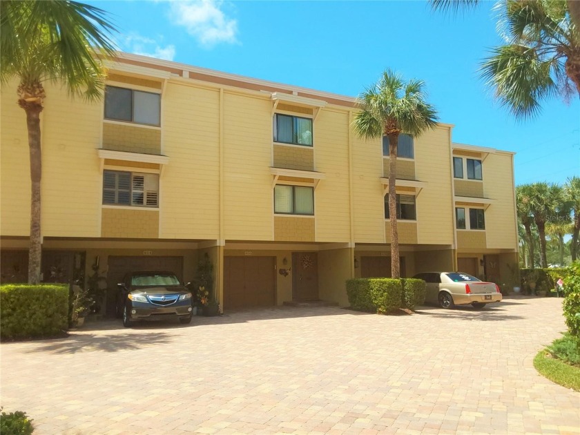 PRICE IMPROVEMENT!! REDUCED Villages of Paradise Island - Don't - Beach Townhome/Townhouse for sale in Treasure Island, Florida on Beachhouse.com