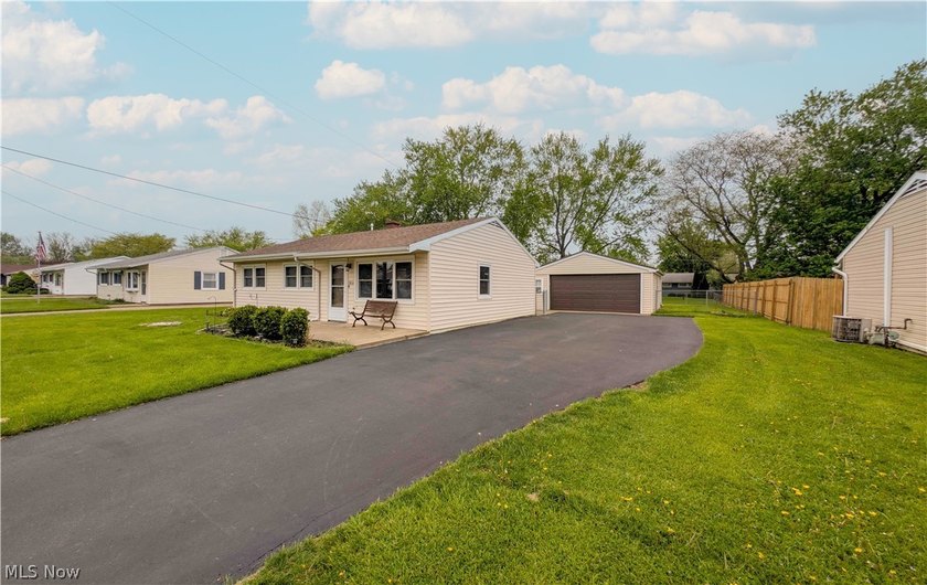 Well-maintained Perkins one-story home offering immediate - Beach Home for sale in Sandusky, Ohio on Beachhouse.com