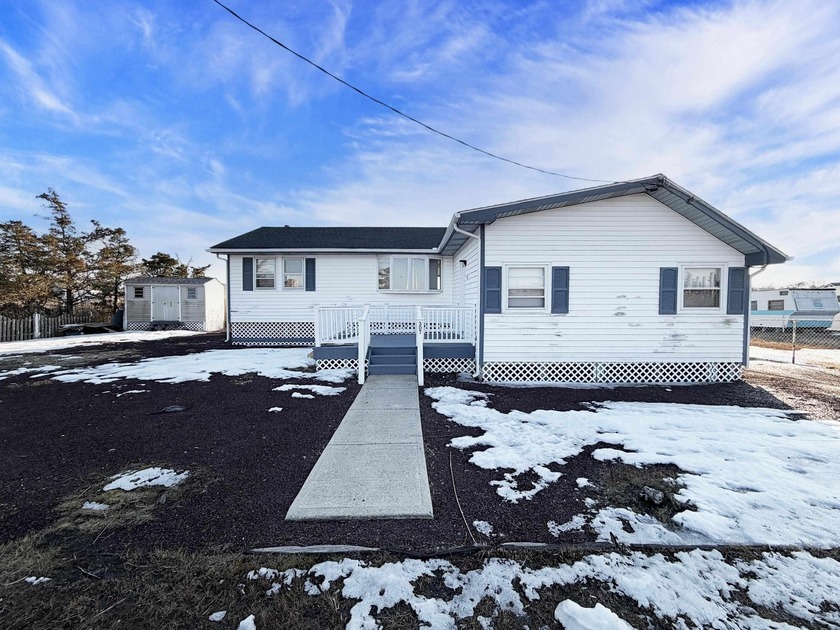 HURRY, AFFORDABLE- 3 bedroom, 2 full bath ranch style home with - Beach Home for sale in Pleasantville, New Jersey on Beachhouse.com