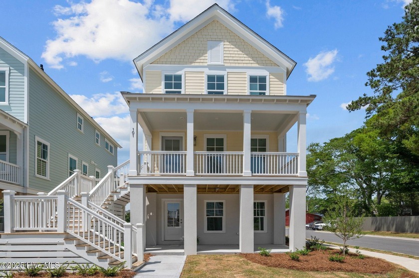 Thoughtfully designed, this 2 bedroom, 2.5 bathroom cottage - Beach Home for sale in Washington, North Carolina on Beachhouse.com