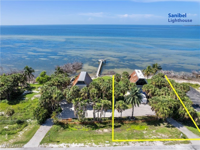 The MOST COVETED waterfront address in Fort Myers! Yes, REALLY! - Beach Home for sale in Fort Myers, Florida on Beachhouse.com