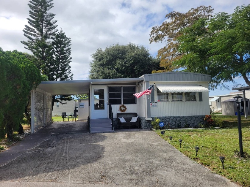 Cozy, Private 2-Bedroom in Palm Lake Estates - With $2,000 - Beach Home for sale in West Palm Beach, Florida on Beachhouse.com