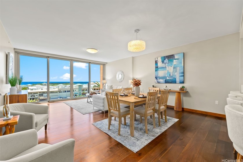 NEW LISTING! Beautiful, expansive 3 bed, 3 bath corner-end - Beach Condo for sale in Honolulu, Hawaii on Beachhouse.com