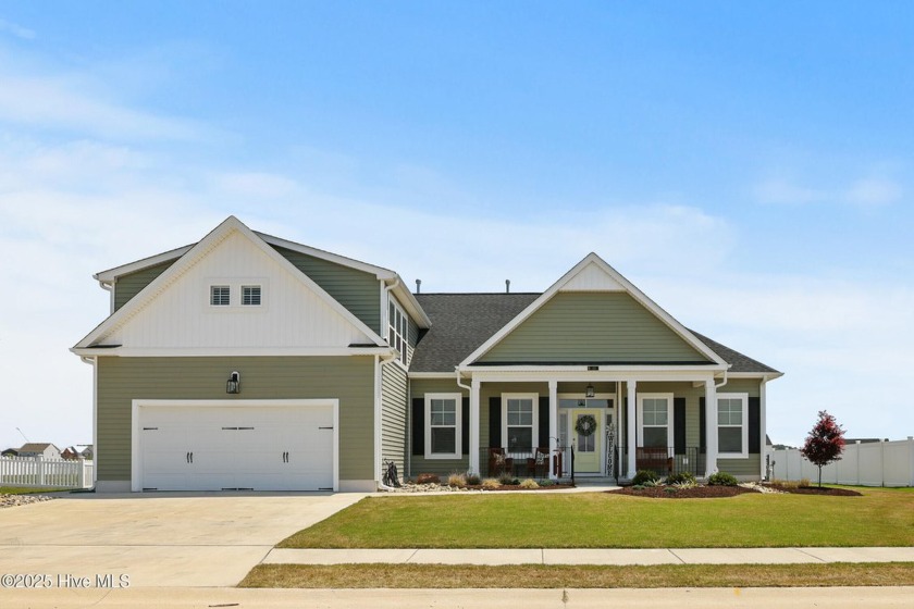 Gorgeous custom built ranch home in Waterleigh. This move-in - Beach Home for sale in Moyock, North Carolina on Beachhouse.com