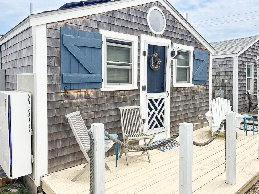 Pied-a-terre pres de la plage. Beautifully renovated - Beach Condo for sale in Provincetown, Massachusetts on Beachhouse.com
